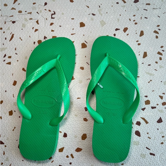 Havaianas Vibrant Green Sandals - Picture 1 of 2